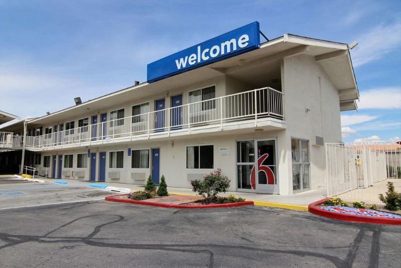 ホテル Super 8 Albuquerque/Midtown エクステリア 写真